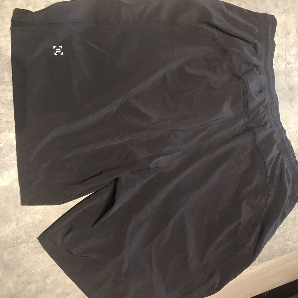 Lululemon men’s Pace Breaker Short 7" 
Liner